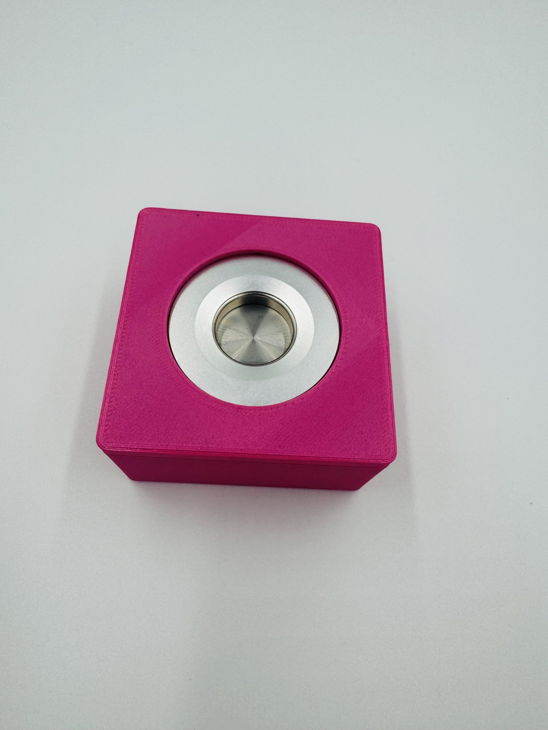 PINK MAGNET